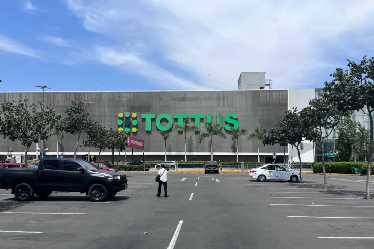 The front of a Tottus supermarket in Santiago de Surco, Lima, Peru.