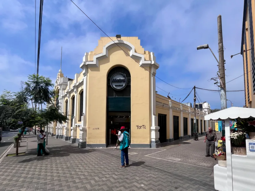 The front of a Metro supermarket in Barranco neighbourhood of Lima, Peru.