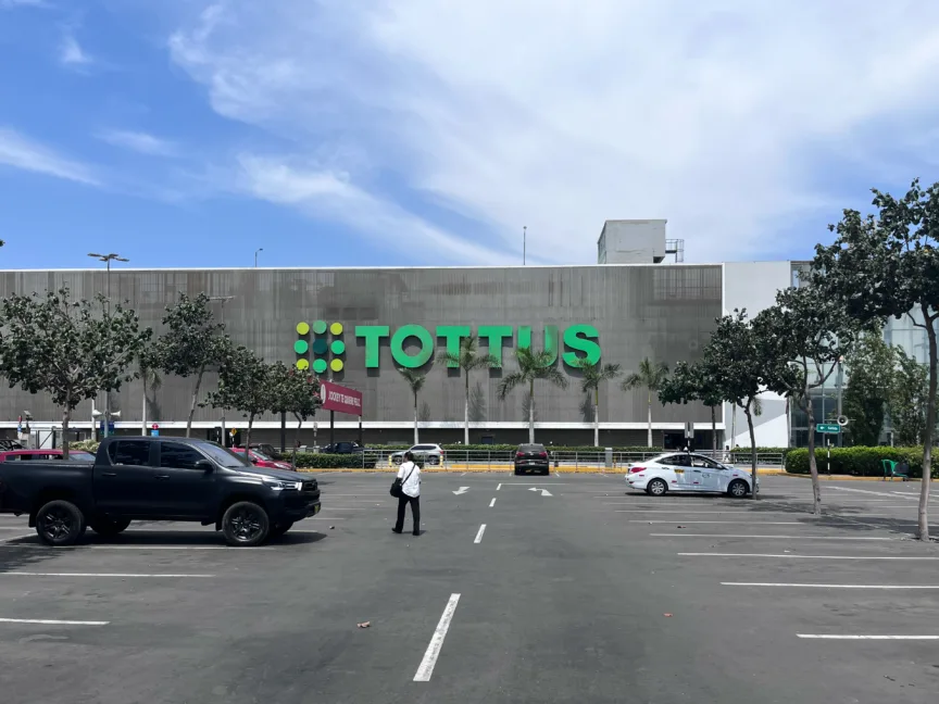 The front of a Tottus supermarket in Santiago de Surco, Lima, Peru.