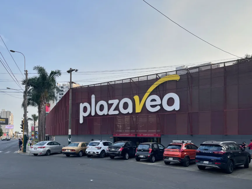 The front of a Plaza Vea supermarket in Barranco neighbourhood, Lima, Peru.