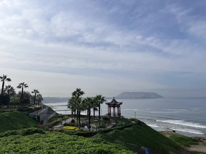 Parque Chino de Miraflores backed by the ocean.