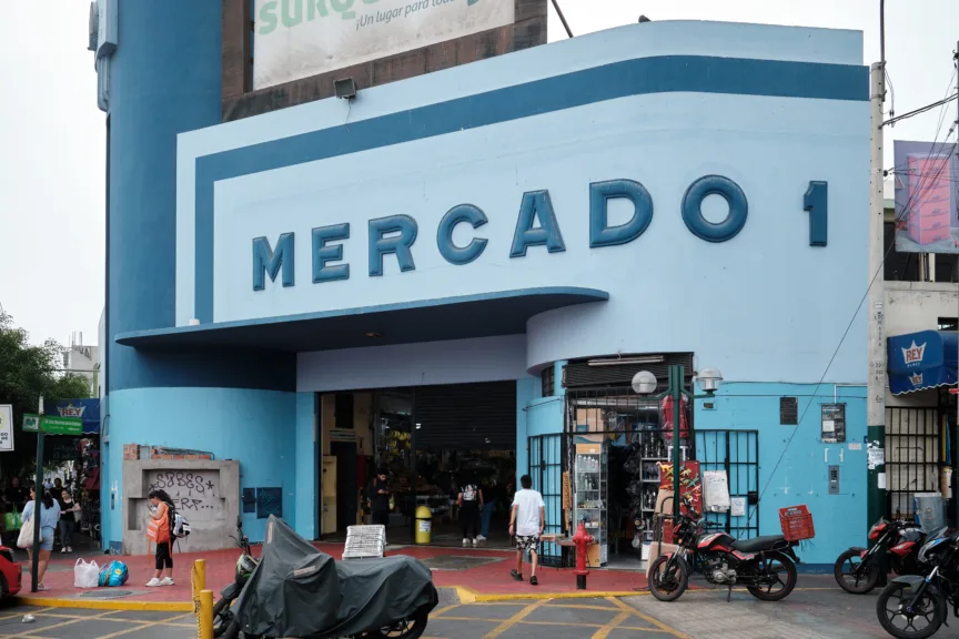 An indoor market in Surquillo, Lima.